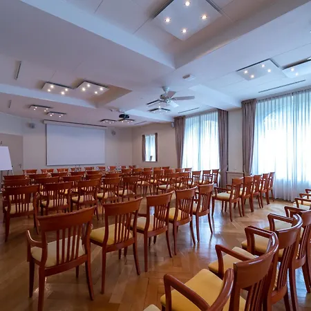 Bon Rivage Hotel 3*