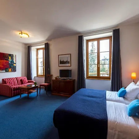 Bon Rivage Hotel
