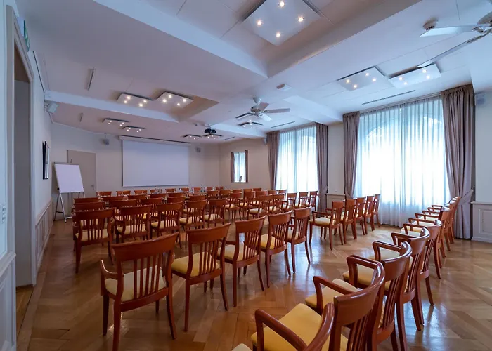 Bon Rivage Hotell 3*